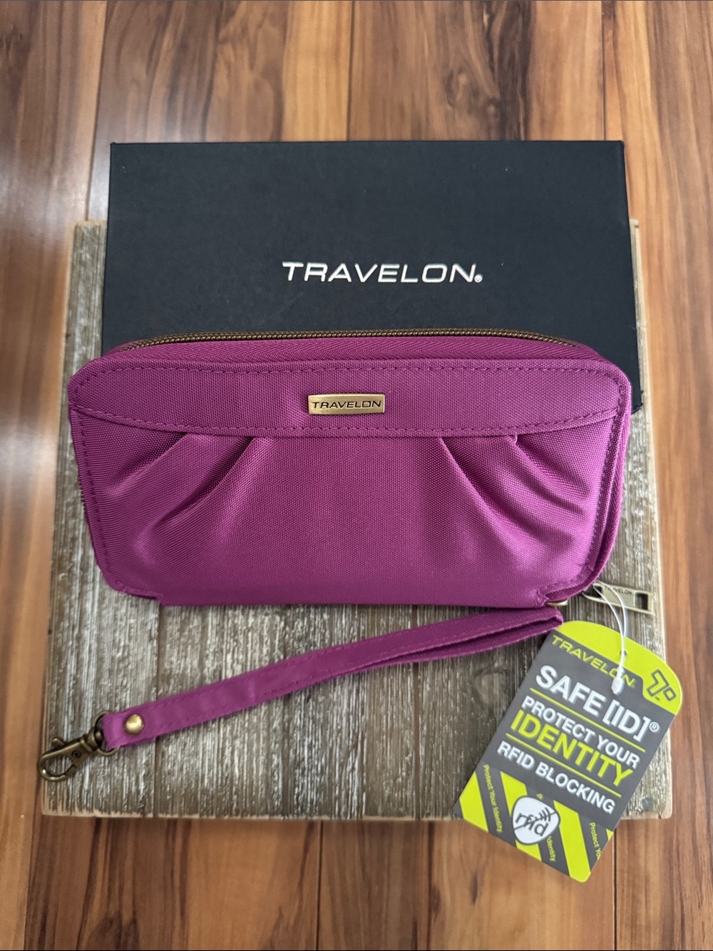 NWT Travelon Wallet/Wristlet